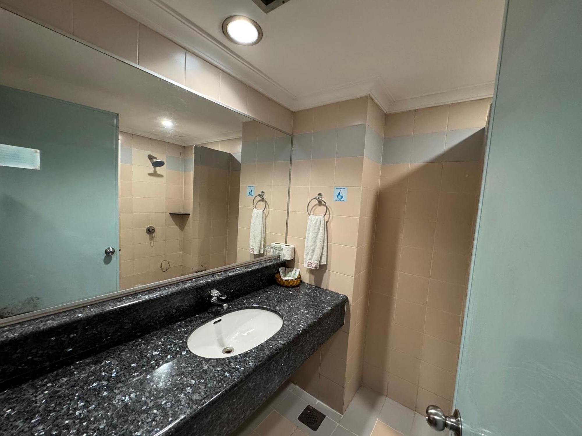 Deleeton Hotel 2*